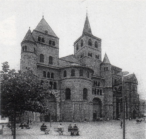 Trierer Dom und Liebfrauenkirche von Nordwesten, Blick über den Domfreihof [Kuhnen 115]