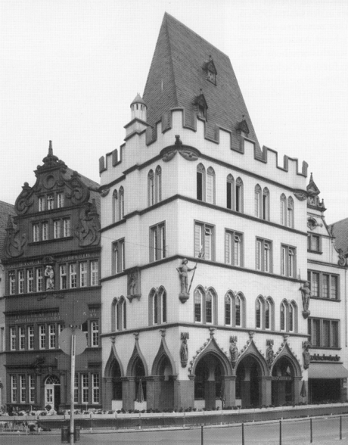 „Rotes Haus“ und „Steipe“ am Hauptmarkt in Trier  (Ausschnitt aus einem Foto in [Trier 71], nach 1972)